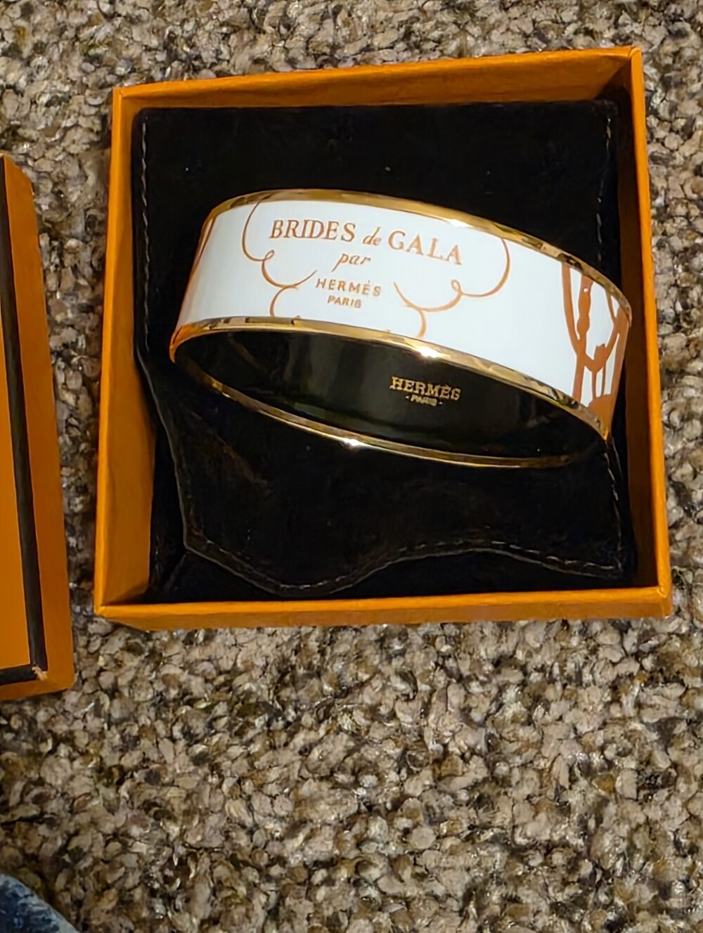 Hermes, Plumes en Fete bangle, Wide bangle in printed enamel. 🧡New Never Worn